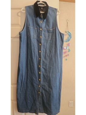 Vintage TY Wear Sleeveless Denim Midi Dress with Collar - Button Up